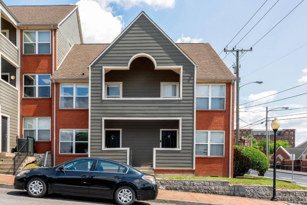 Walk To Broadway Charming Modern Historic Townhome Нэшвилл Экстерьер фото