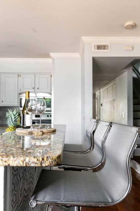 Walk To Broadway Charming Modern Historic Townhome Нэшвилл Экстерьер фото