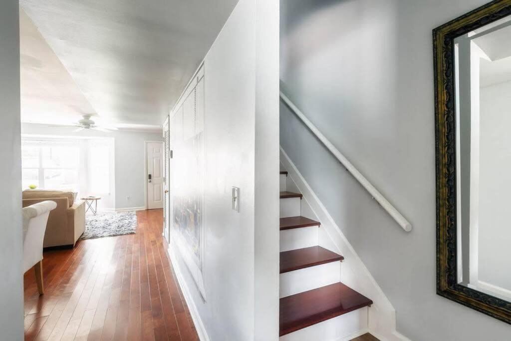 Walk To Broadway Charming Modern Historic Townhome Нэшвилл Экстерьер фото