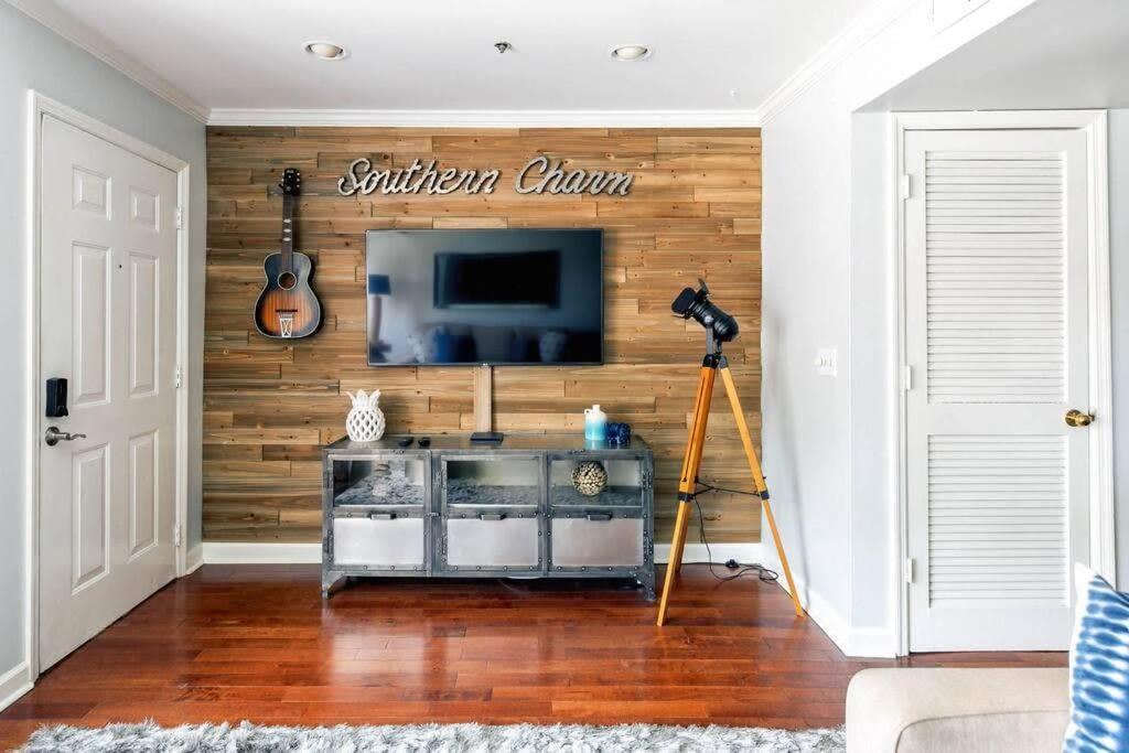 Walk To Broadway Charming Modern Historic Townhome Нэшвилл Экстерьер фото