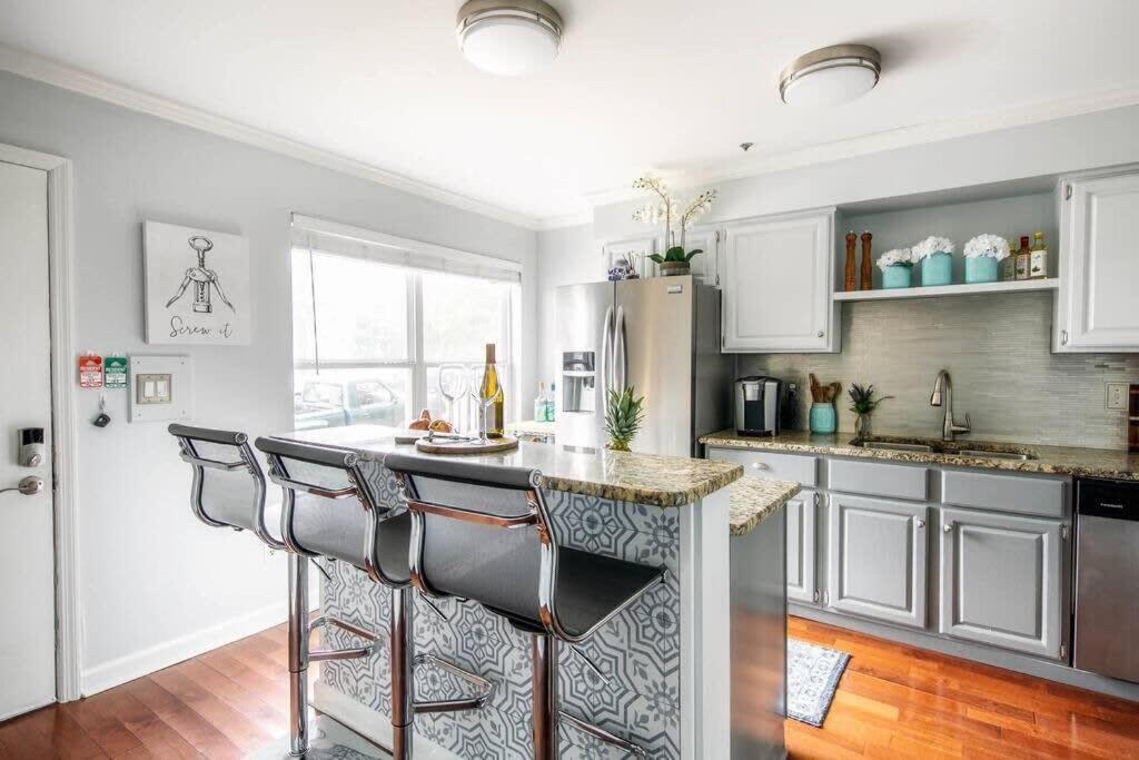 Walk To Broadway Charming Modern Historic Townhome Нэшвилл Экстерьер фото