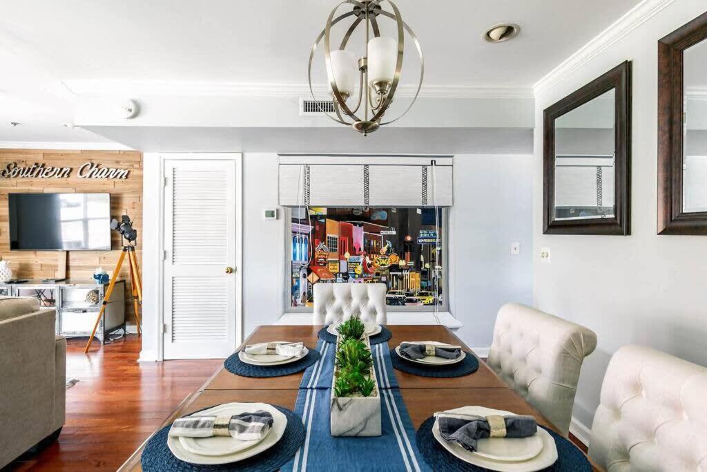 Walk To Broadway Charming Modern Historic Townhome Нэшвилл Экстерьер фото